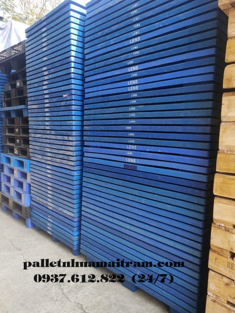 Giá pallet nhựa cũ siêu rẻ, giao hàng miễn phí