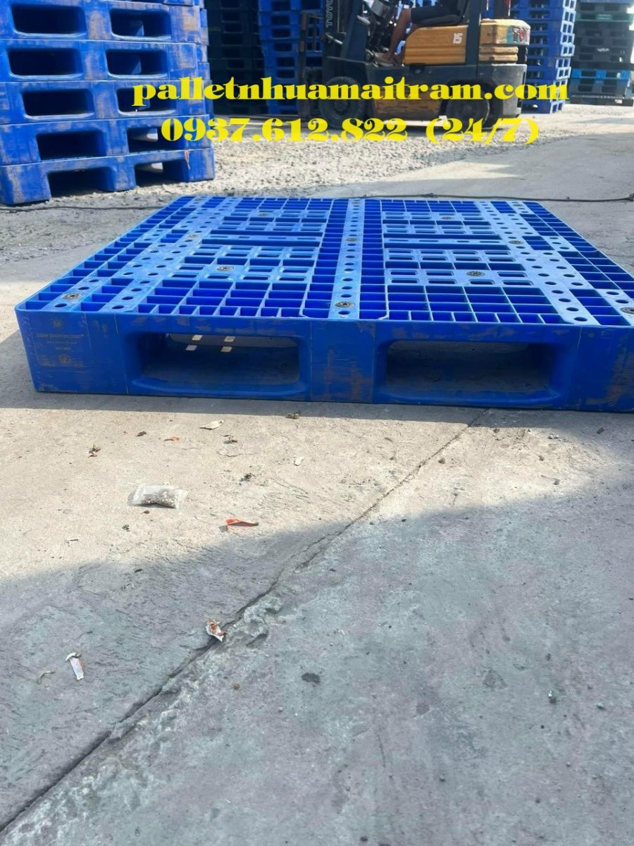 Giá pallet nhựa cũ siêu rẻ, giao hàng miễn phí