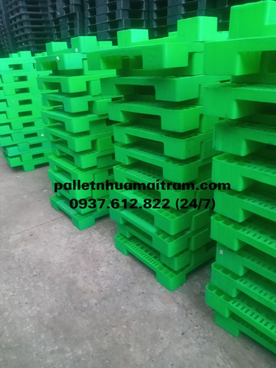 Giá tấm pallet nhựa lót sàn bao nhiêu?