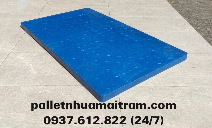 Giá tấm pallet nhựa lót sàn bao nhiêu?