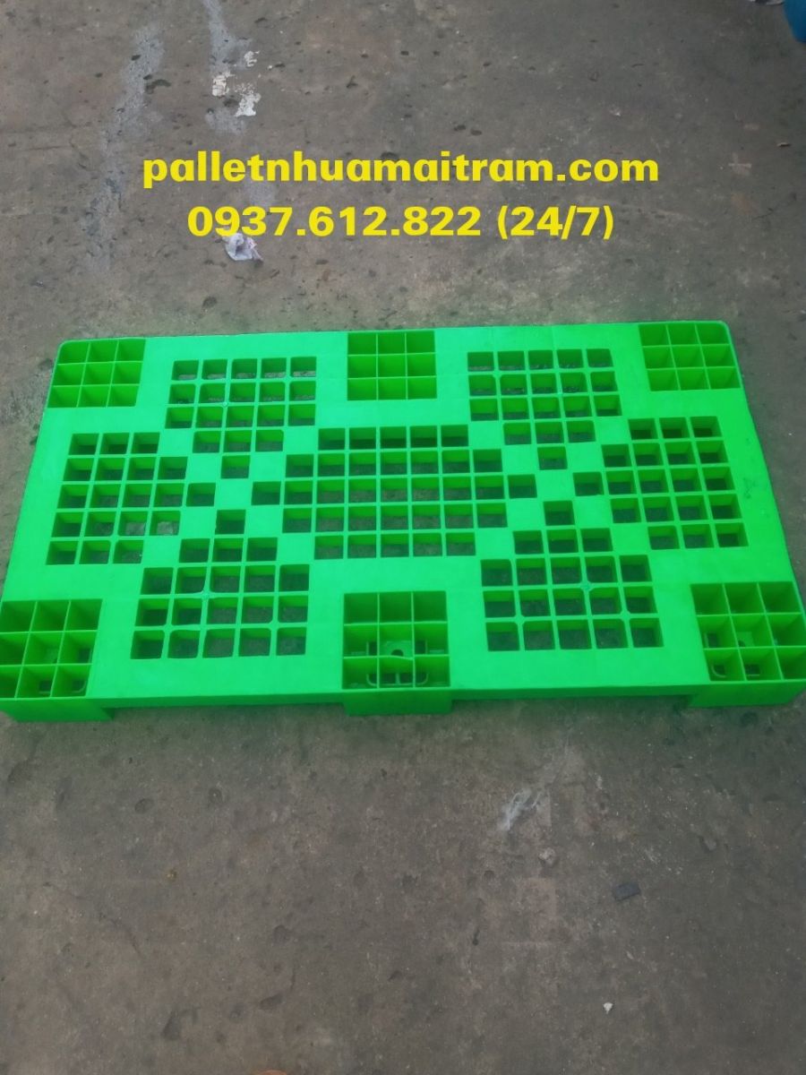 Giá tấm pallet nhựa lót sàn bao nhiêu?