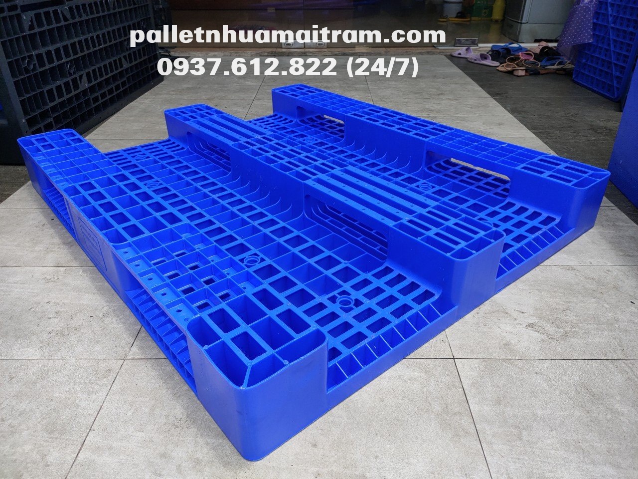 Pallet nhựa mới kích thước 1200x1000x150mm ba chân suốt