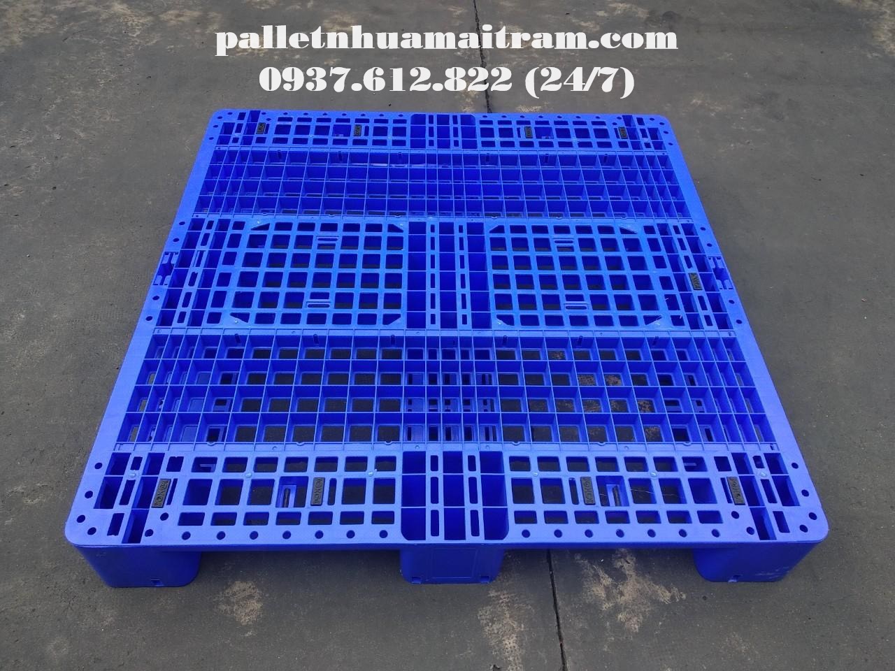 Pallet nhựa nặng bao nhiêu kg?