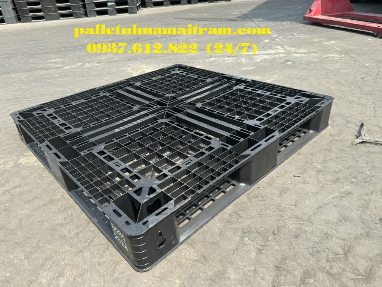 Pallet nhựa cũ kích thước 1000x1000x120mm