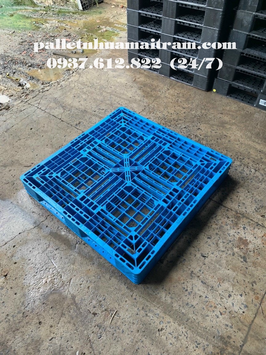 Pallet nhựa cũ kích thước 1100x1100x150mm màu xanh